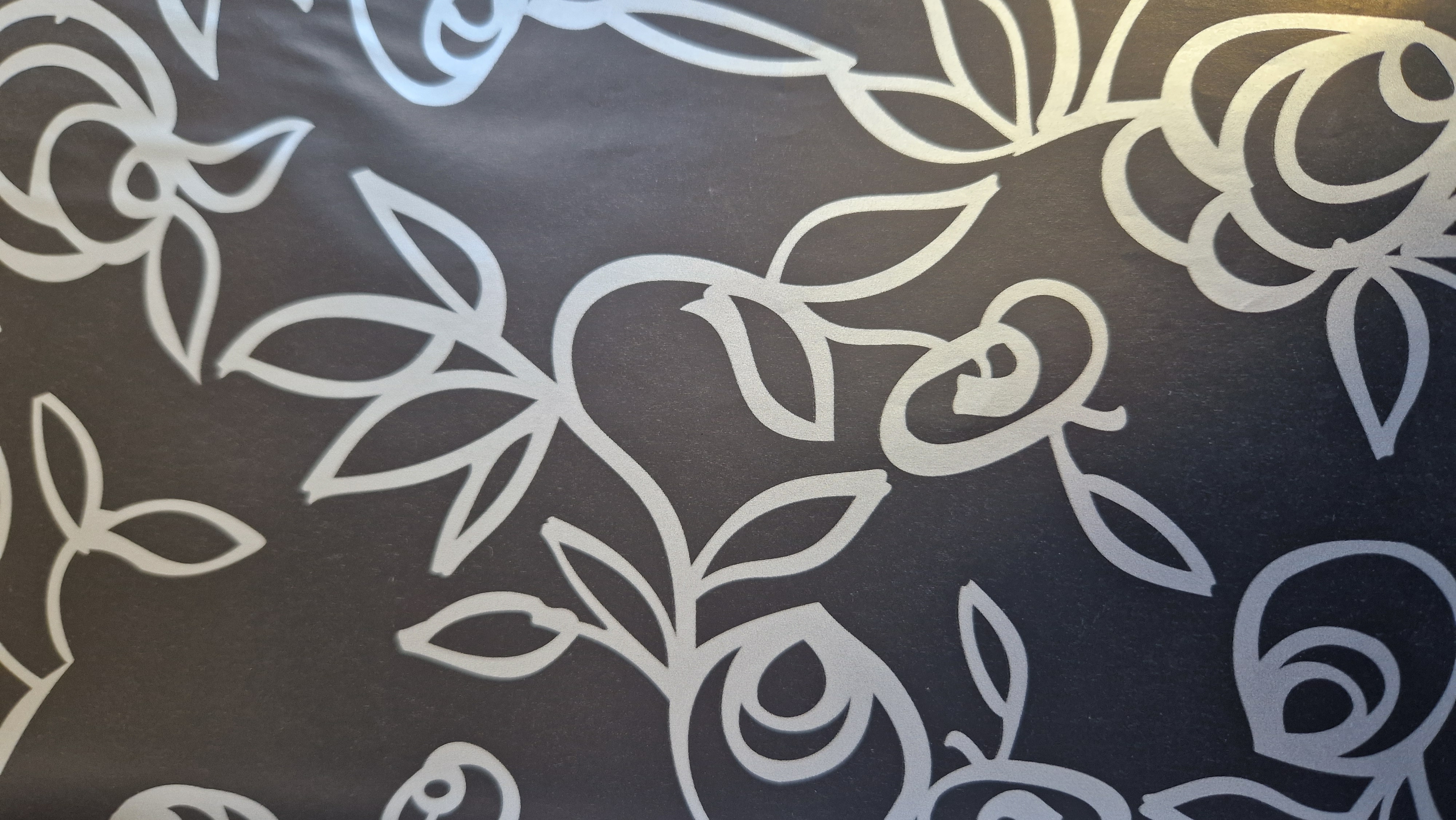 ESTUCADO FLORAL NEGRO